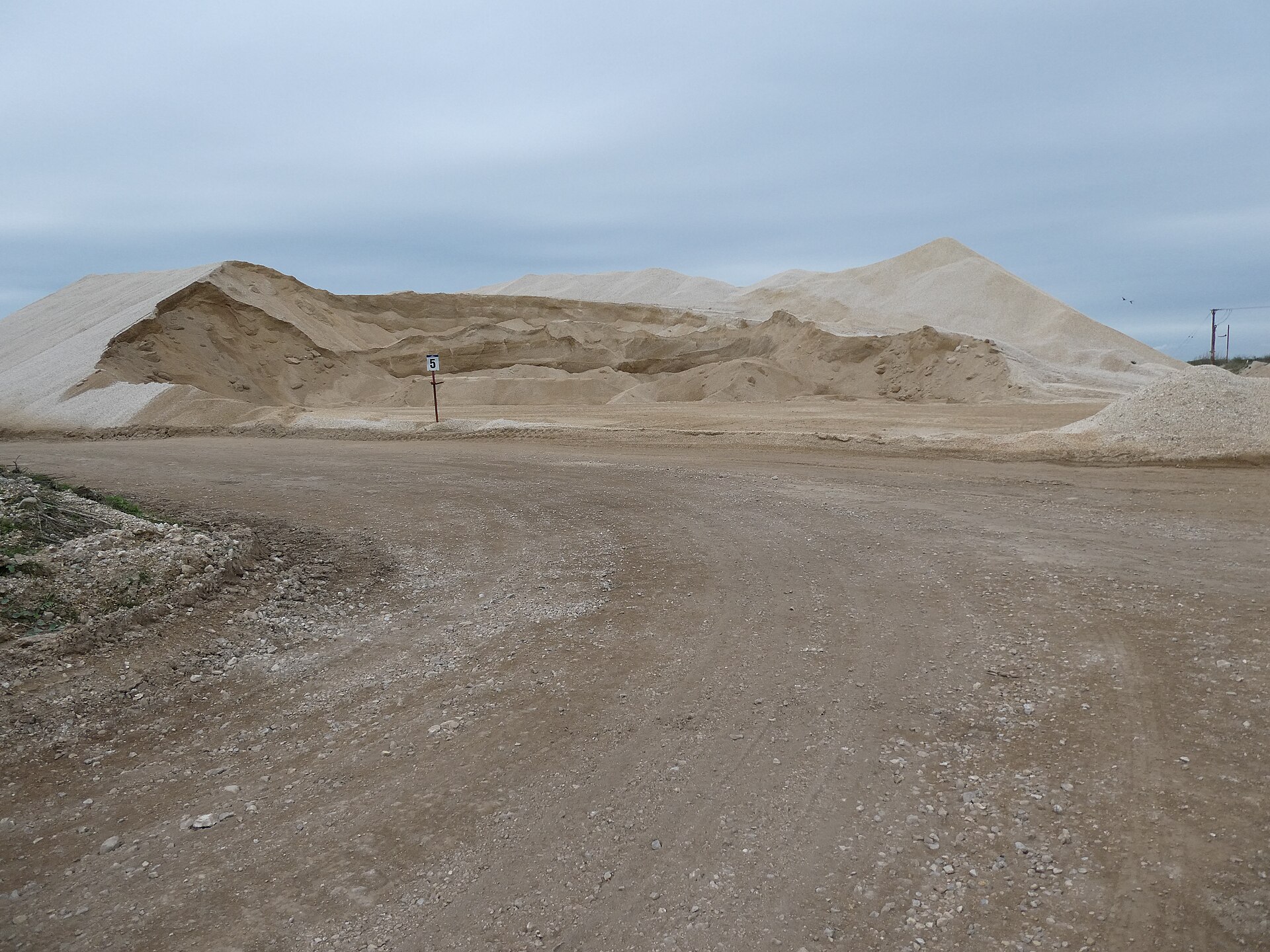layers of gravel and sand in a filter barrel