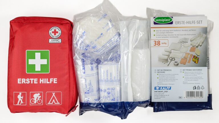 Off-Grid First Aid Kit: Building for Hours From Help