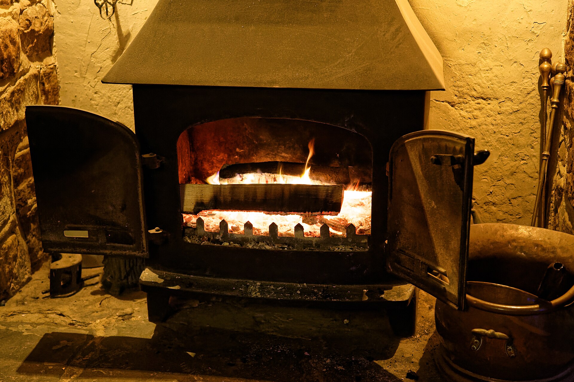 cast iron wood stove with cook top